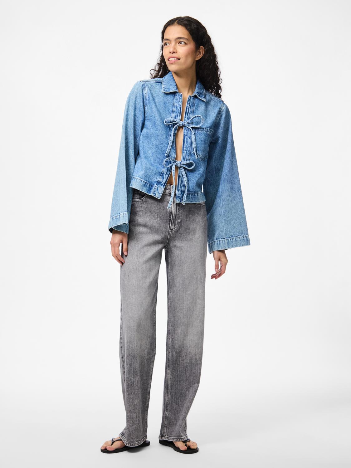 model_shot-front_full